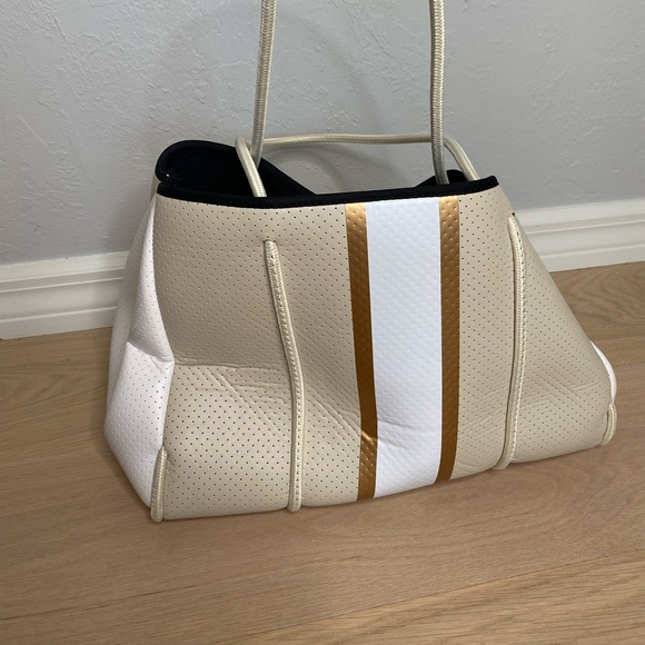 Haute Shore Tote and Pouch - Picture 2 of 7